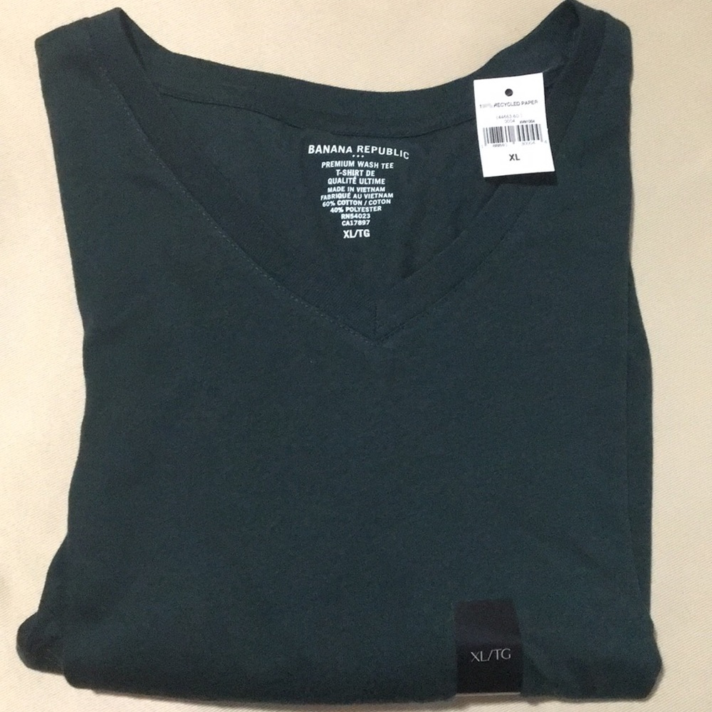 Banana Republic tee. XL